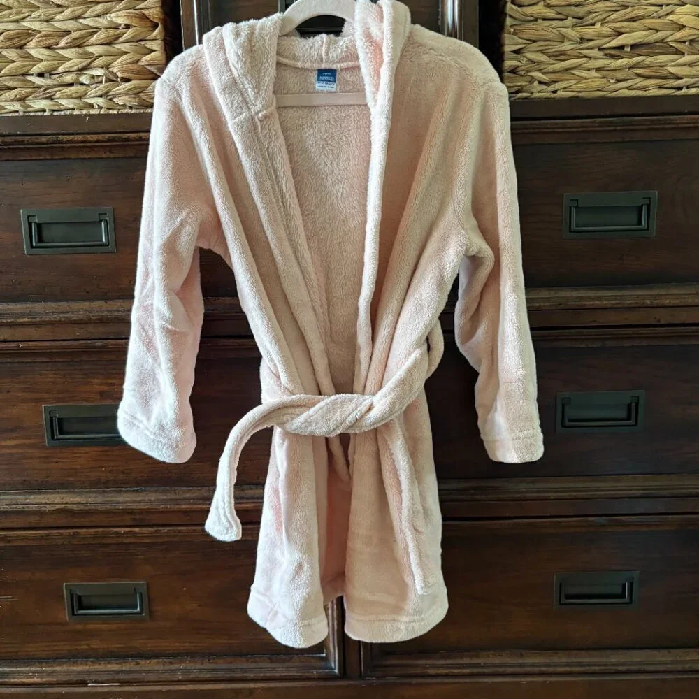Old navy pink hooded robe in size S (6-7)
